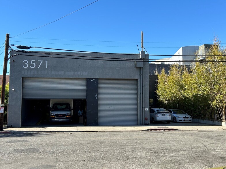 3571 Hayden Ave, Culver City, CA à louer - Photo de l’immeuble – Image 3 sur 17
