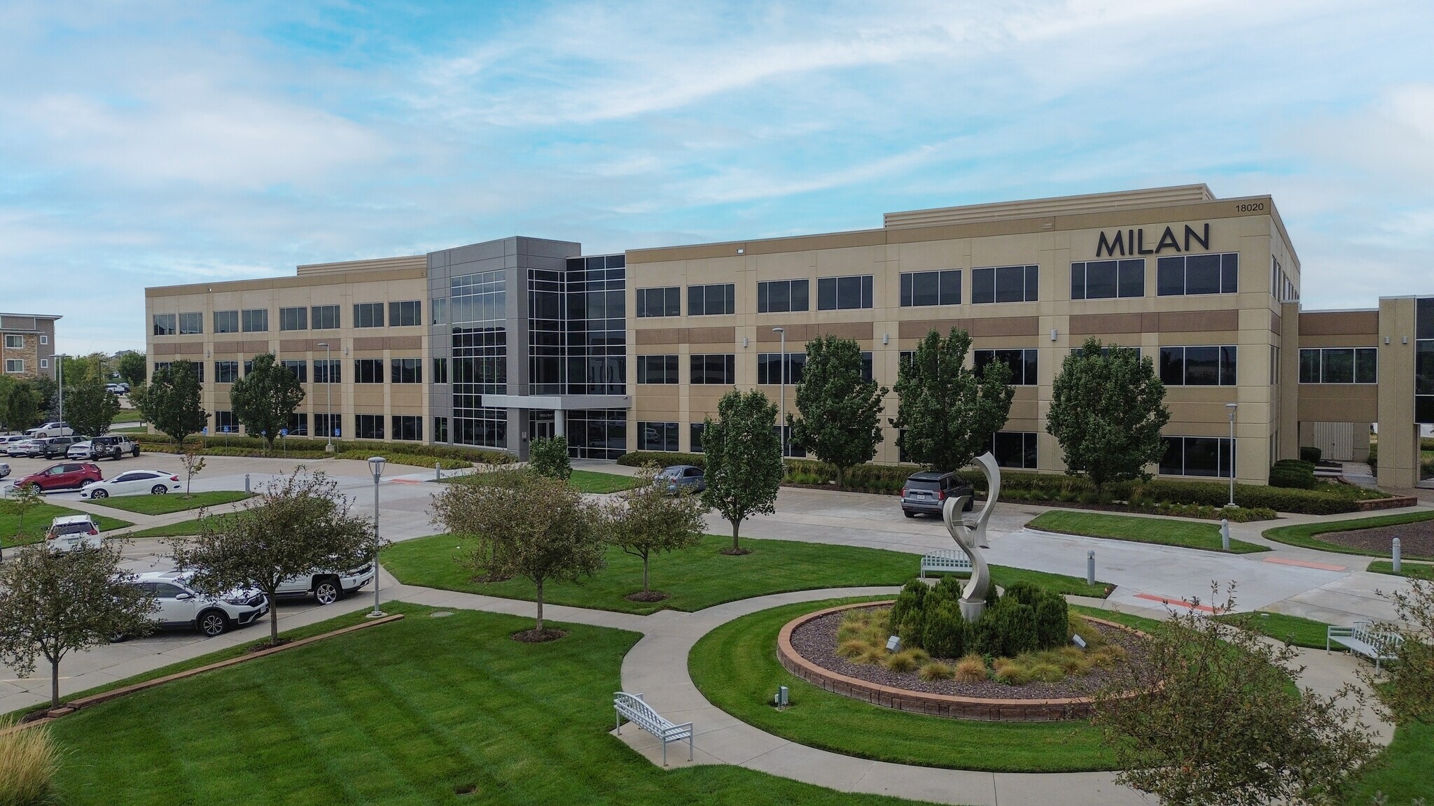 18020 Burt St, Elkhorn, NE à louer Photo de l’immeuble– Image 1 sur 8