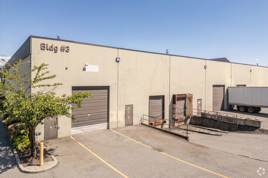 9710 187th St, Surrey, BC à louer - Photo de l’immeuble – Image 2 sur 3