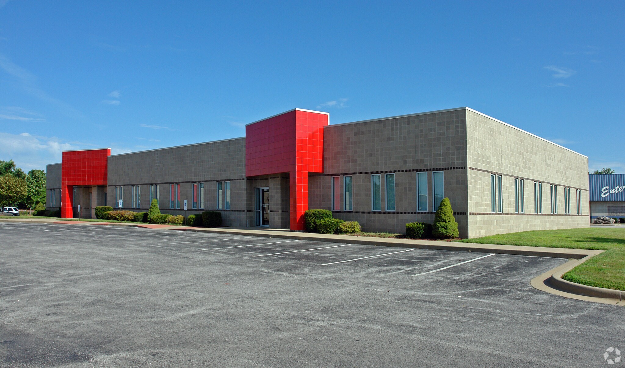 1643-1649 Enterprise Ave, Springfield, MO à louer Photo principale– Image 1 sur 3