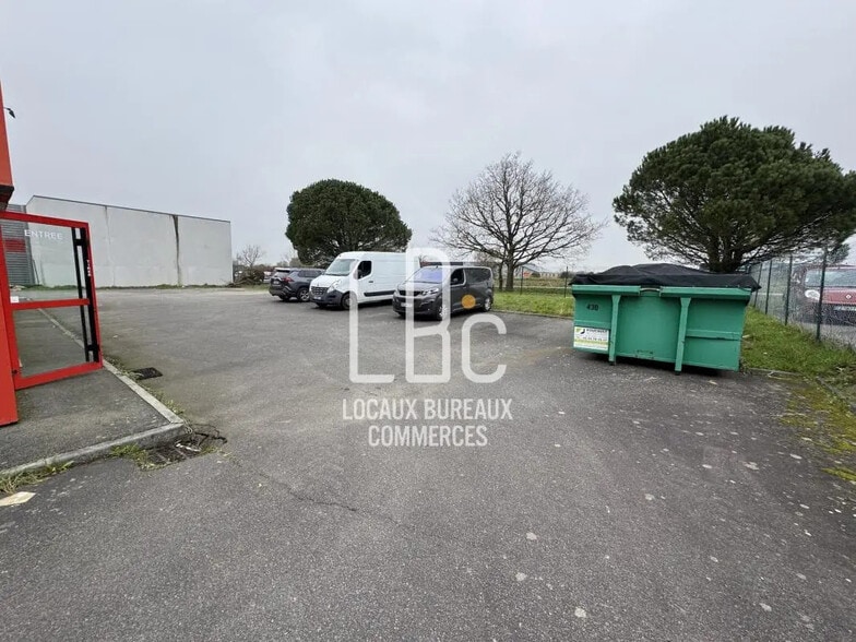 Local d’activités dans Saint-Hilaire-de-Chaléons à louer - Photo de l’immeuble – Image 3 sur 23