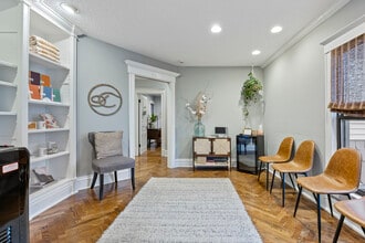 121 N Washington St, Naperville, IL à louer Photo intérieure– Image 2 sur 35