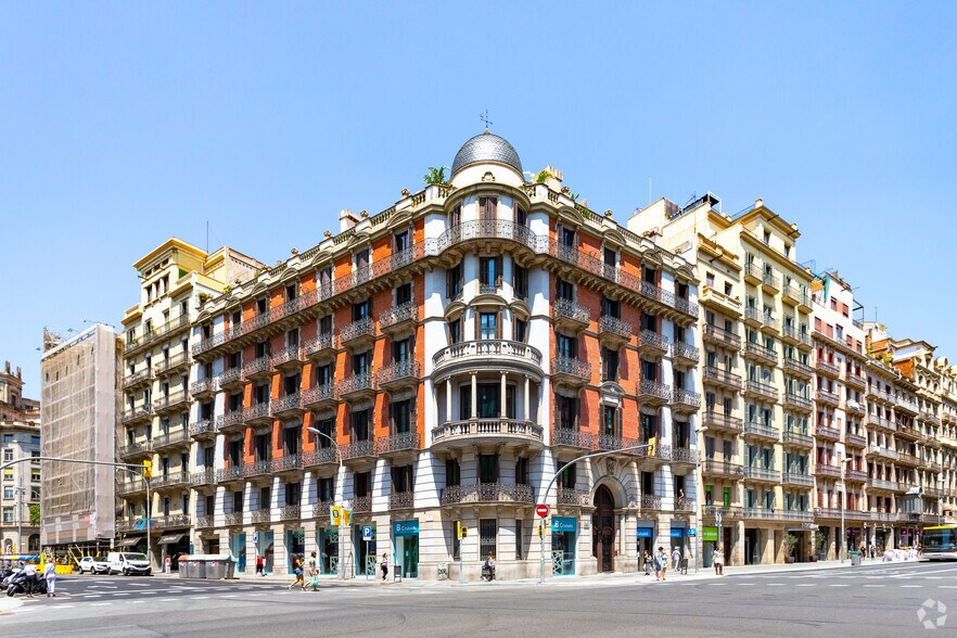 Bureau dans Ronda de la Universitat, 17, Barcelone à louer - Photo principale – Image 1 sur 7
