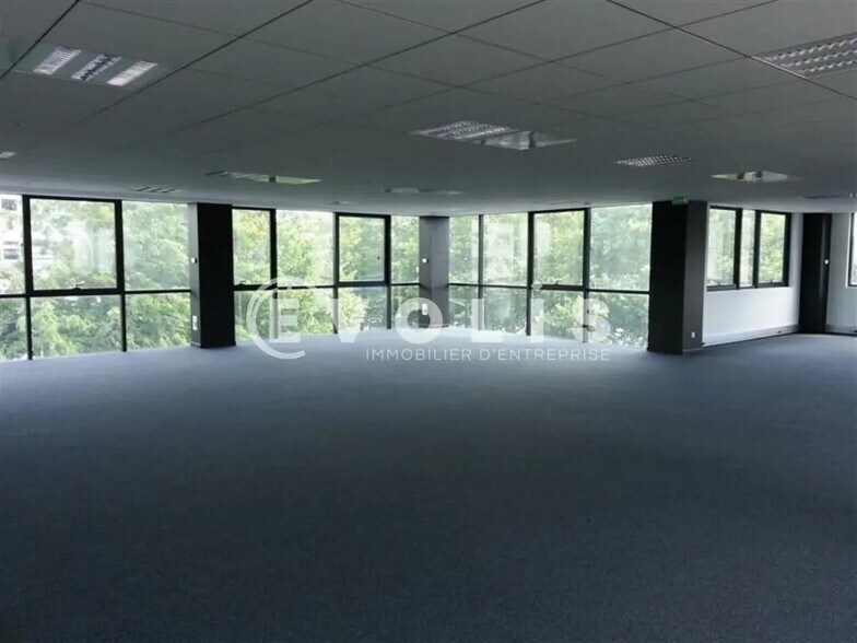 Bureau dans Chelles à vendre - Photo de l’immeuble – Image 1 sur 7