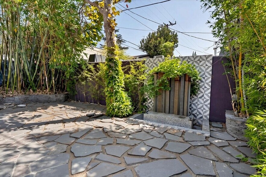 458 N Robertson Blvd, West Hollywood, CA à louer - Photo de l’immeuble – Image 3 sur 4