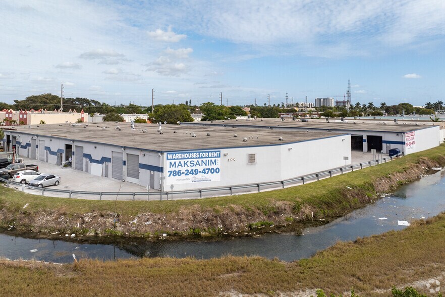 10700-10736 SW 188th St, Miami, FL à louer - Photo de l’immeuble – Image 3 sur 13