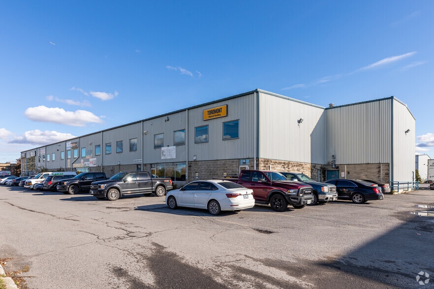 110 Bentley Ave, Nepean, ON à louer - Photo principale – Image 1 sur 7