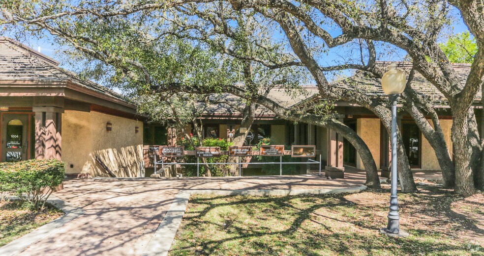 7272 Wurzbach Rd, San Antonio, TX à vendre - Photo principale – Image 1 sur 50