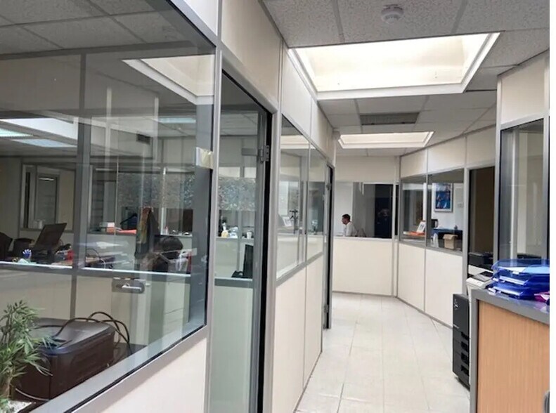 Bureau dans Saint-Cloud à vendre - Photo de l’immeuble – Image 1 sur 6