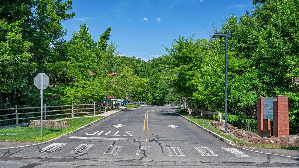 800 Bunn Dr, Princeton, NJ à louer - Photo de l’immeuble – Image 2 sur 38