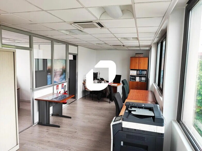 Bureau dans Joinville-le-Pont à louer - Photo de l’immeuble – Image 1 sur 4