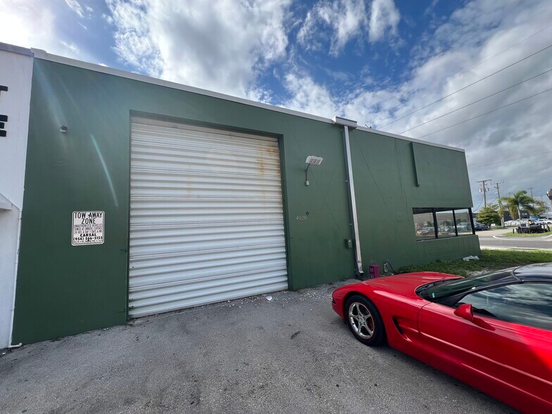 4020 NE 6th Ave, Oakland Park, FL à louer - Photo de l’immeuble – Image 1 sur 9