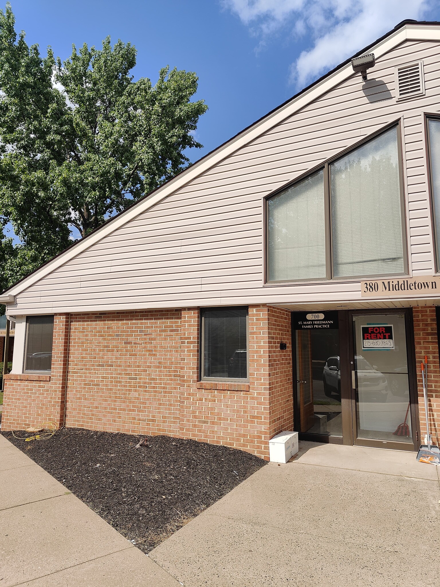 380 Middletown Blvd, Langhorne, PA à louer Photo de l’immeuble– Image 1 sur 14