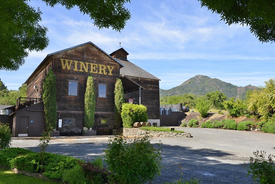 14600 S Highway 101, Hopland, CA à vendre - Photo de l’immeuble – Image 2 sur 39