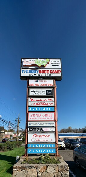 250 Westport Ave, Norwalk, CT à louer - Photo de l’immeuble – Image 3 sur 7