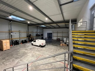 Plus de détails pour 5 Les Grands Champs, Le Thillay - Bureau, Local d'activités à louer