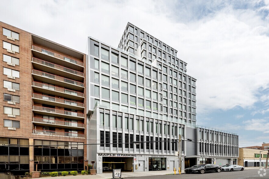 136-20 Maple Ave, Flushing, NY à vendre - Photo de l’immeuble – Image 3 sur 12