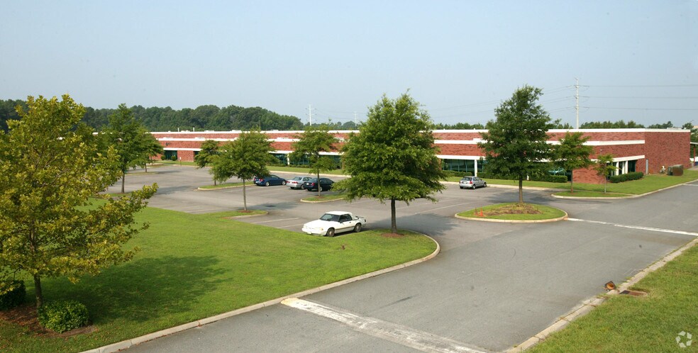 2696 Reliance Dr, Virginia Beach, VA à louer - Photo de l’immeuble – Image 2 sur 3