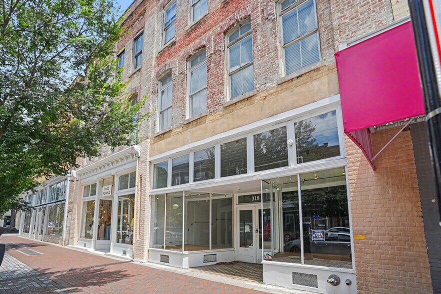 318 W Broughton St, Savannah, GA à louer - Photo de l’immeuble – Image 2 sur 20