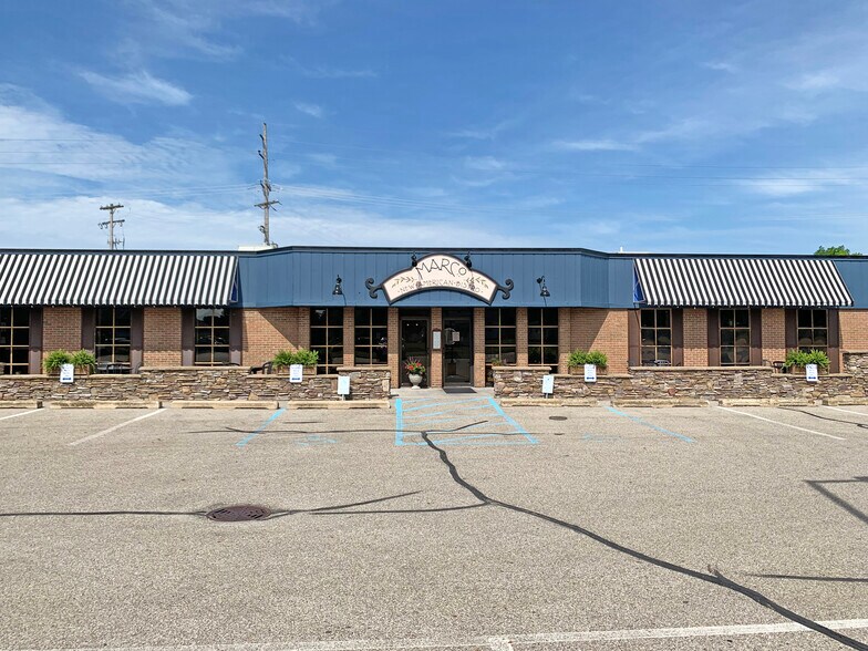 880-888 Forest Hill Ave SE, Grand Rapids, MI à louer - Photo de l’immeuble – Image 2 sur 2