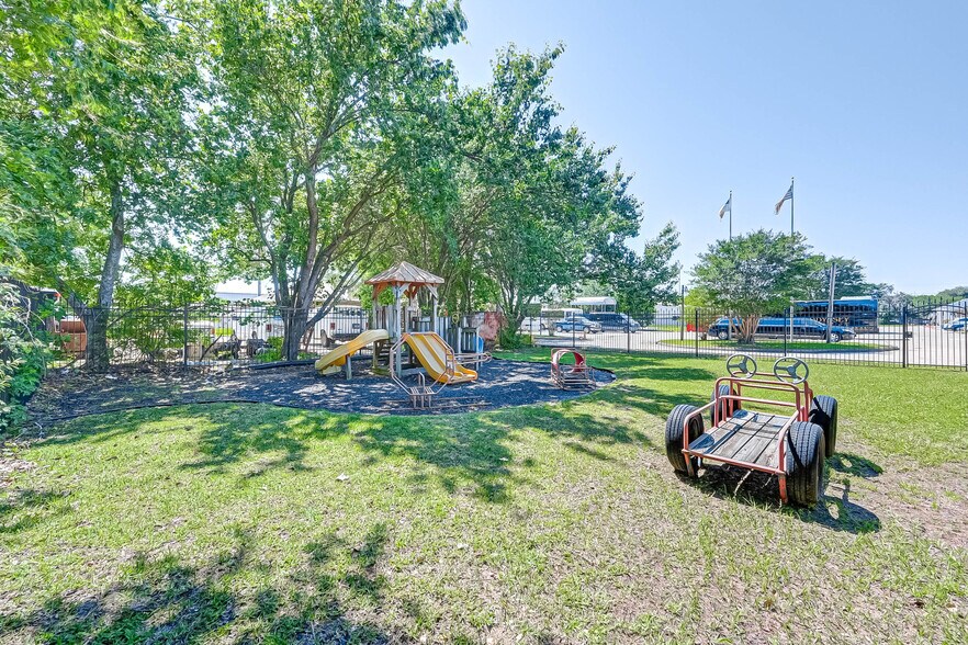 2105 Cypress Landing Dr, Houston, TX à vendre - Photo de l’immeuble – Image 3 sur 37