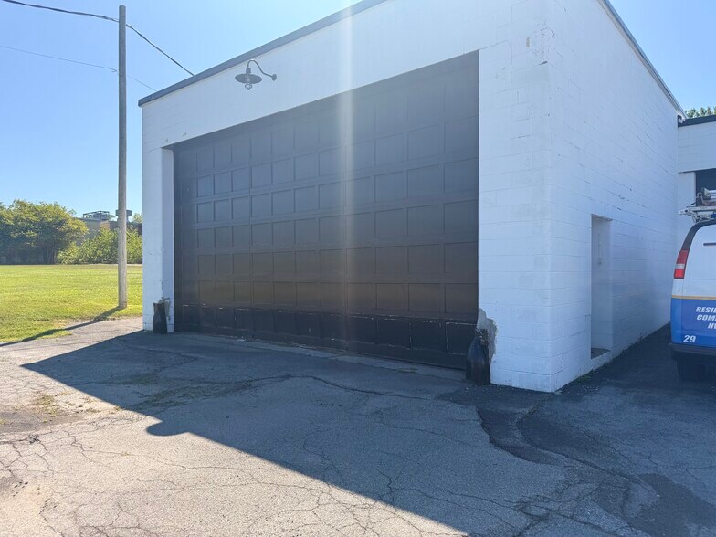 6146 Molloy Rd, East Syracuse, NY à louer - Photo de l’immeuble – Image 3 sur 13