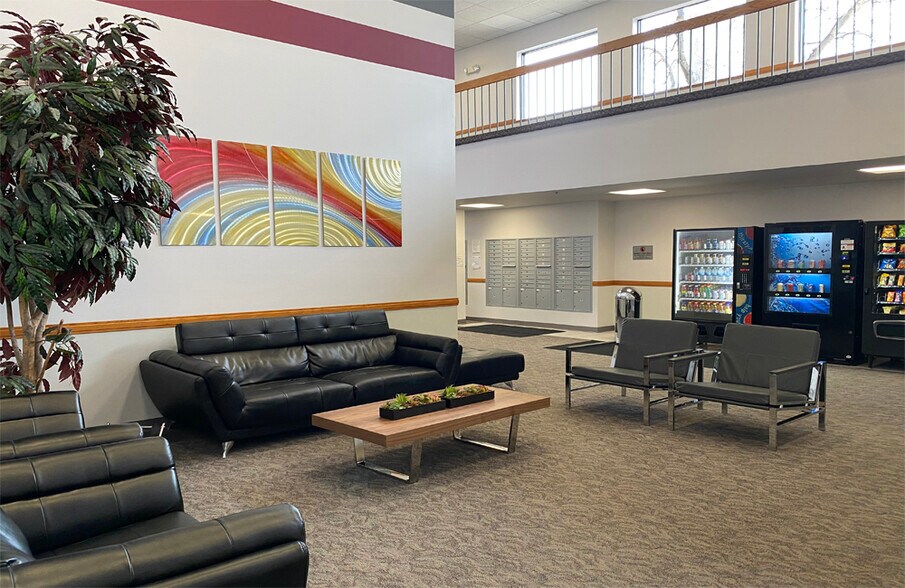 800 W 5th Ave, Naperville, IL à louer - Photo de l’immeuble – Image 2 sur 12