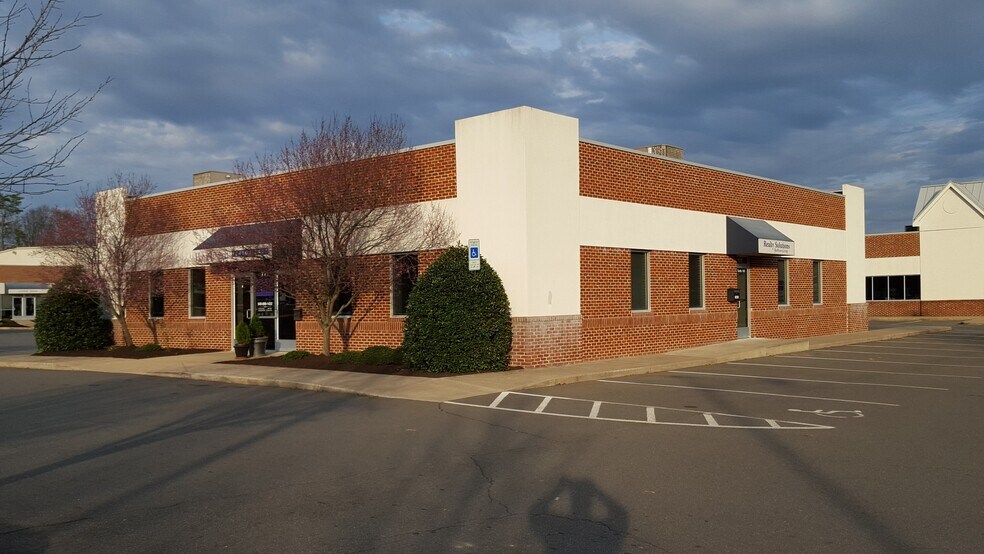 111 Olde Greenwich Dr, Fredericksburg, VA à louer - Photo de l’immeuble – Image 2 sur 19