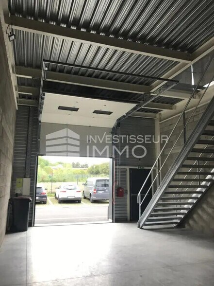 Local d’activités dans Épinay-sur-Seine à louer - Photo de l’immeuble – Image 3 sur 5