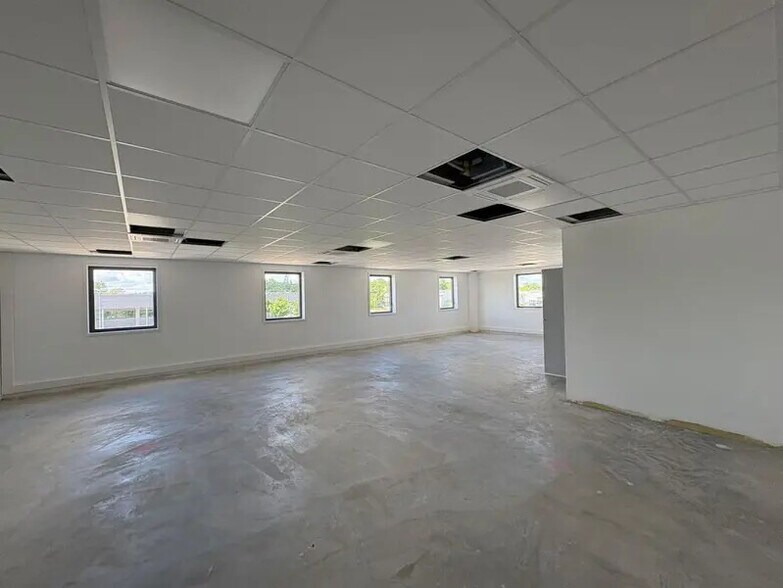 Bureau dans Châtenoy-le-Royal à louer - Photo intérieure – Image 3 sur 5