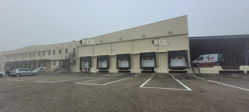 Industriel/Logistique dans  à louer - Photo de l’immeuble – Image 1 sur 9