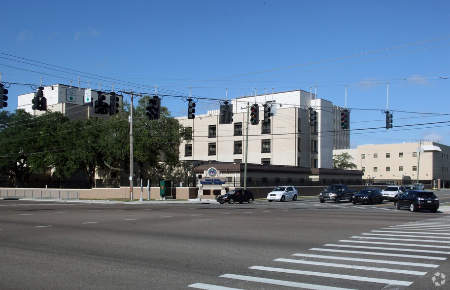 13000 Bruce B Downs Blvd, Tampa, FL à louer - Photo de l’immeuble – Image 2 sur 3