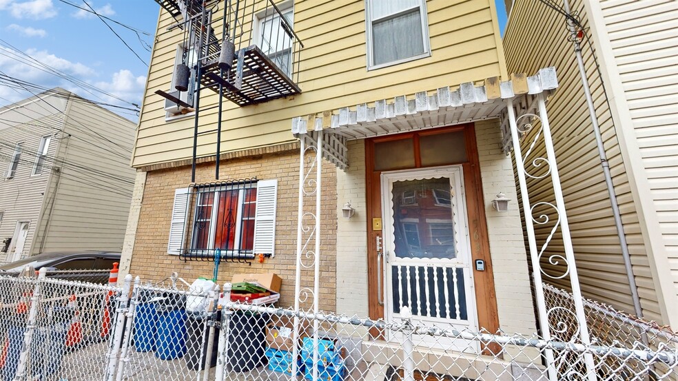 563 59th St, West New York, NJ à vendre - Photo principale – Image 1 sur 77