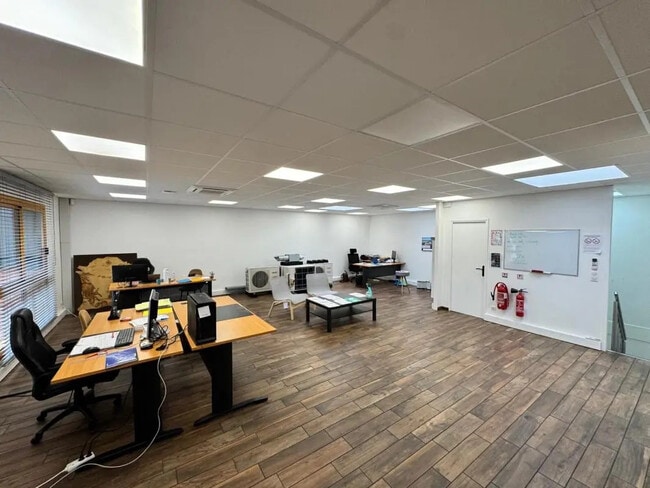 Plus de détails pour Bureau à vendre