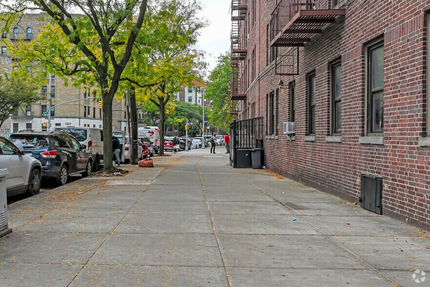 2719 Sedgewick Avenue, Bronx, NY à louer - Photo de l’immeuble – Image 3 sur 6