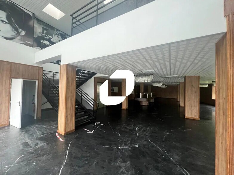 Local commercial dans Valenciennes à louer - Photo de l’immeuble – Image 1 sur 11