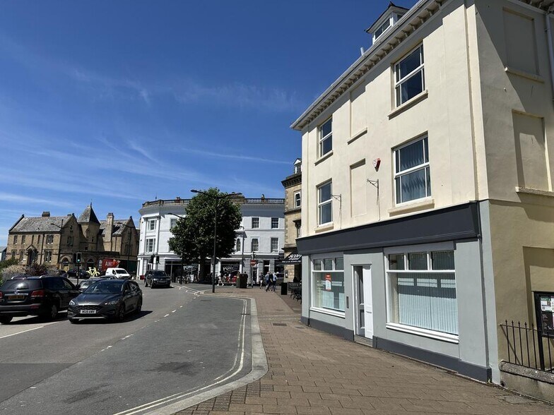 The Square, Barnstaple à vendre - Photo de l’immeuble – Image 2 sur 14