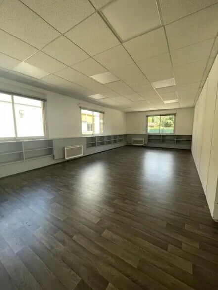 Bureau dans Coublevie à louer - Photo de l’immeuble – Image 2 sur 5