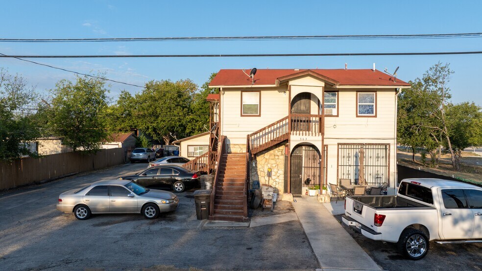 563 SW 39th St, San Antonio, TX à vendre - Photo de l’immeuble – Image 2 sur 11