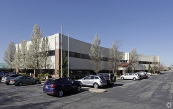476 Heritage Park Blvd, Layton, UT à louer Photo de l’immeuble– Image 1 sur 2