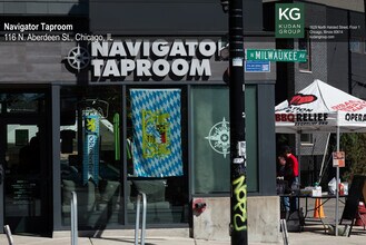 2211 N Milwaukee Ave, Chicago, IL à louer Photo de l’immeuble– Image 1 sur 4