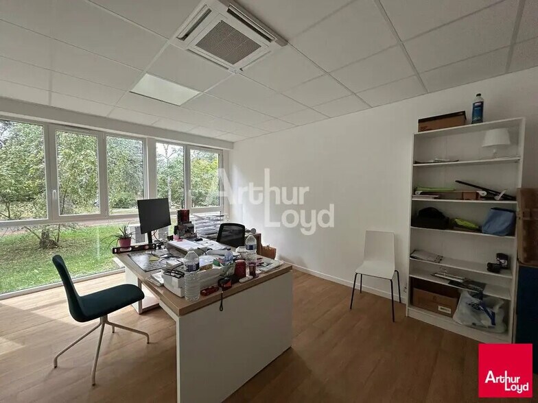 Bureau dans Vineuil à louer - Photo de l’immeuble – Image 2 sur 4