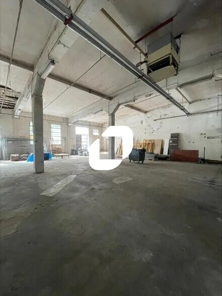 Local d’activités dans Voiron à louer - Photo de l’immeuble – Image 2 sur 6