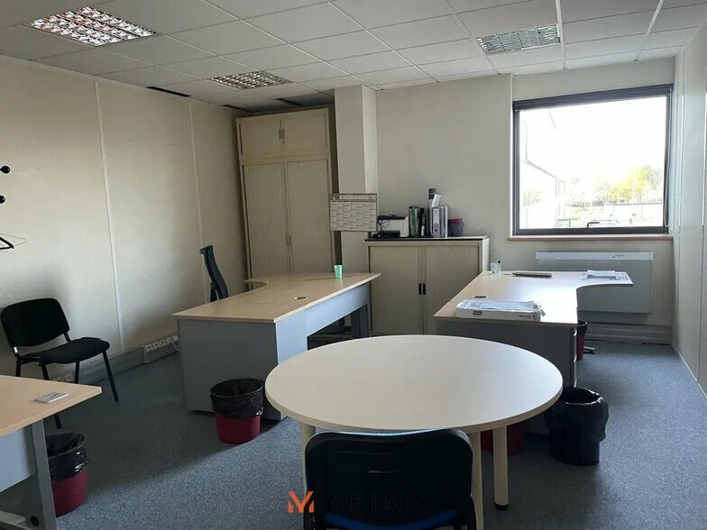 Bureau dans Aubergenville à louer - Photo de l’immeuble – Image 2 sur 5