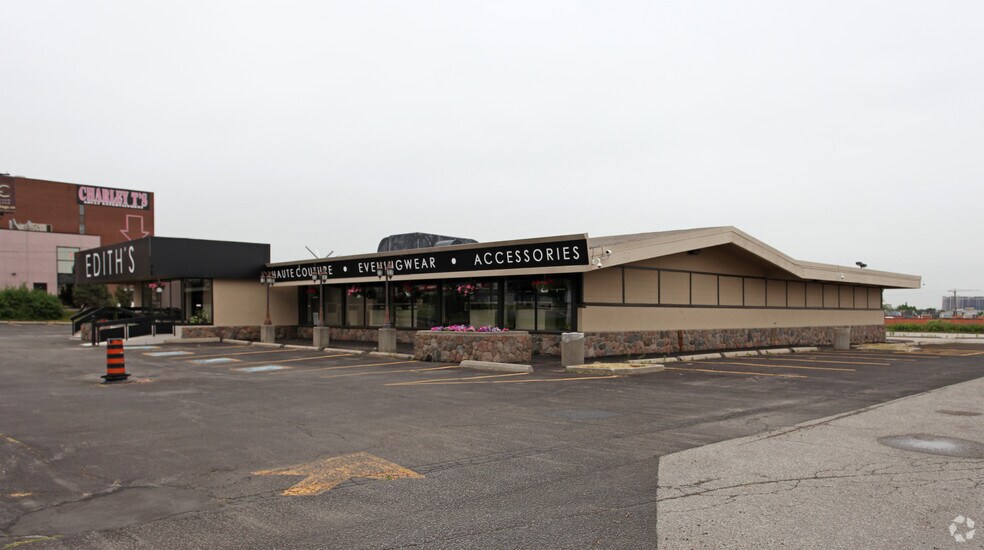 1113 Finch Ave, Toronto, ON à louer - Photo de l’immeuble – Image 2 sur 2