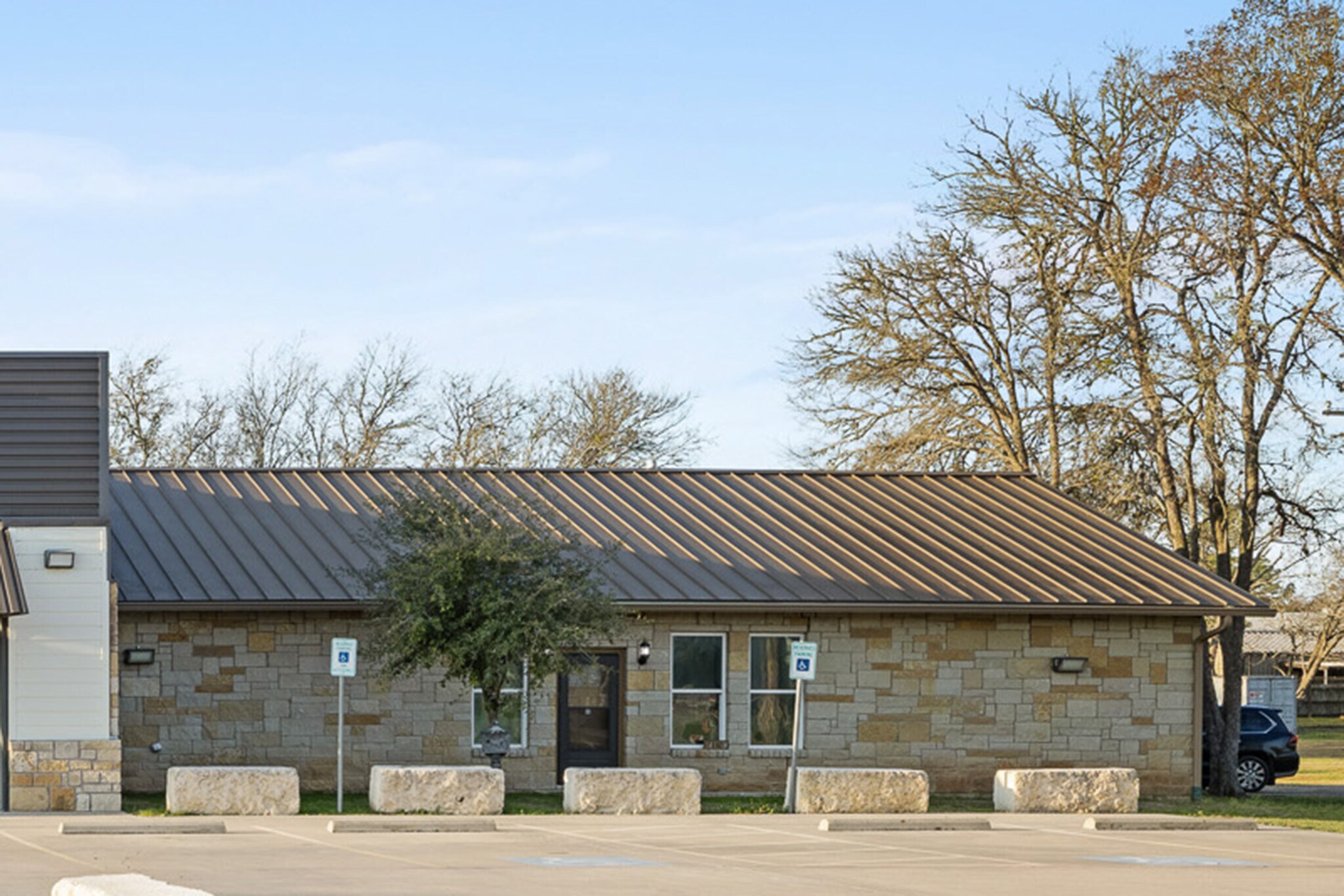 1417 W State Highway 71, La Grange, TX à louer Photo principale– Image 1 sur 23