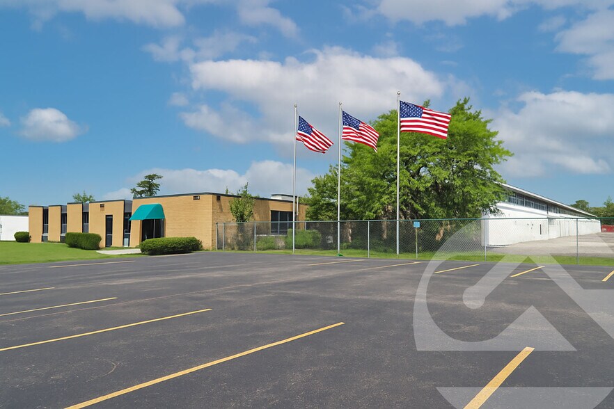 11445 Stephens Rd, Warren, MI à vendre - Photo de l’immeuble – Image 1 sur 11