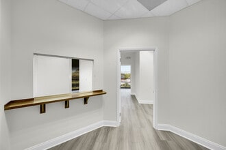 7100 W Camino Real, Boca Raton, FL à louer Photo intérieure– Image 2 sur 16