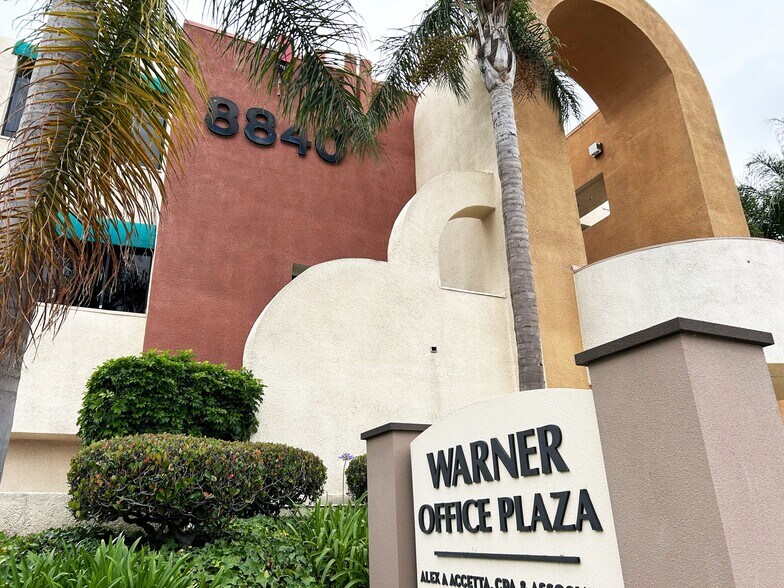 8840 Warner Ave, Fountain Valley, CA à louer - Photo de l’immeuble – Image 1 sur 2