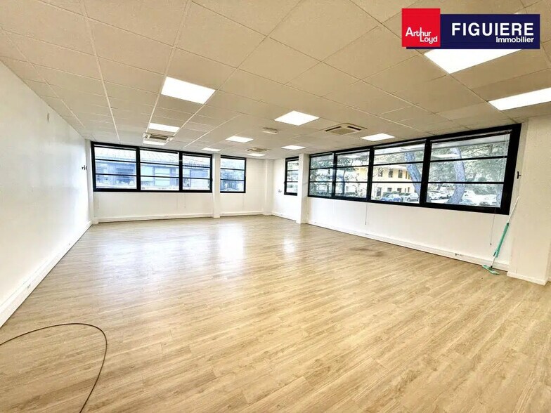 1330 Avenue Jean-René Guillibert Gautier De La Lauzière, Aix-en-Provence à louer - Photo de l’immeuble – Image 3 sur 18